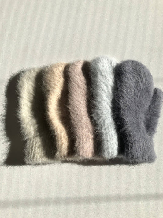 FLUFFY ANGORA MITTENS - neutral