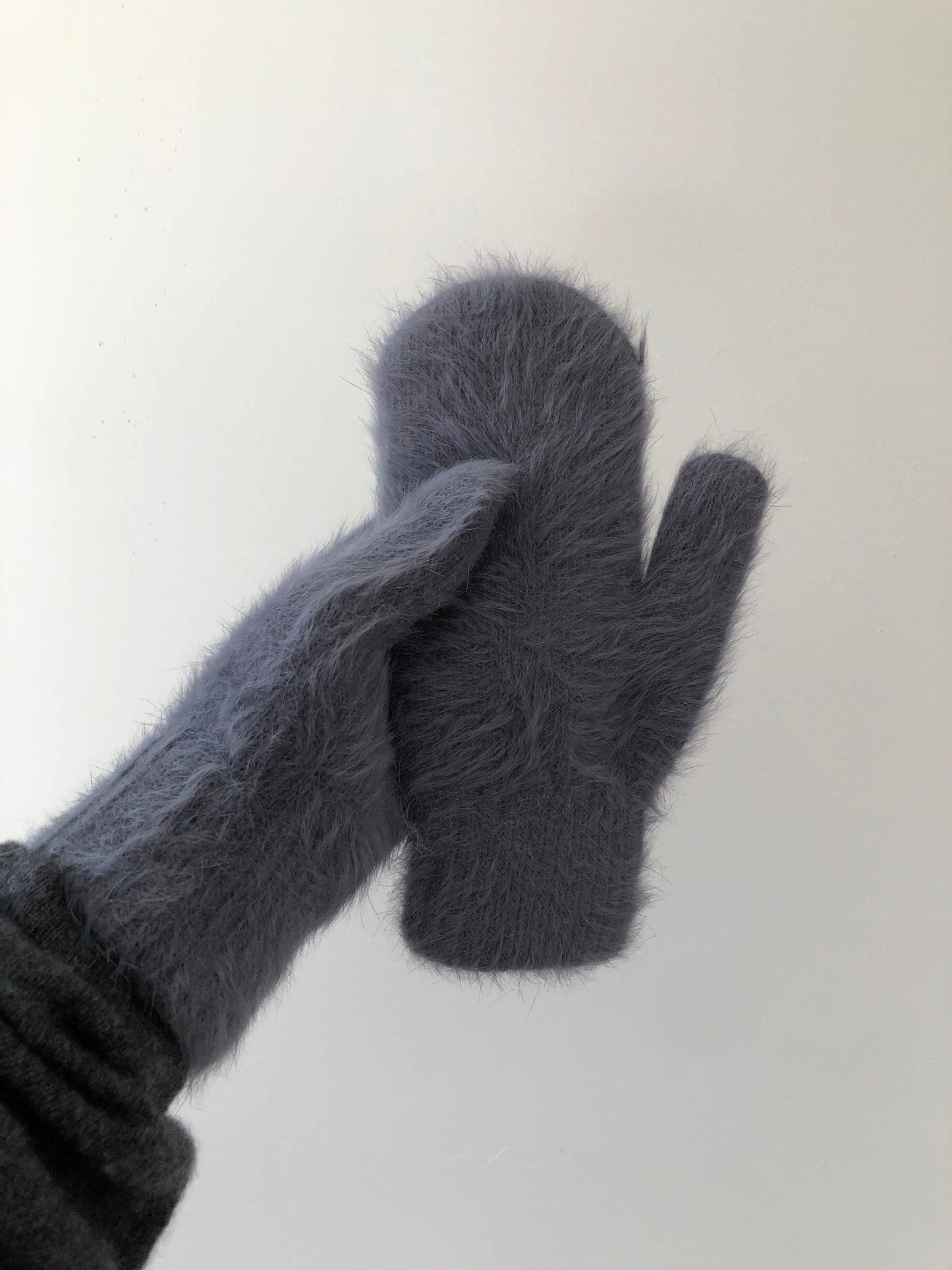 FLUFFY ANGORA MITTENS - neutral