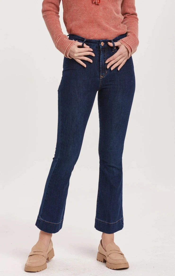 Jeanne Super High Rise Cropped Flare Jeans / Star Demand