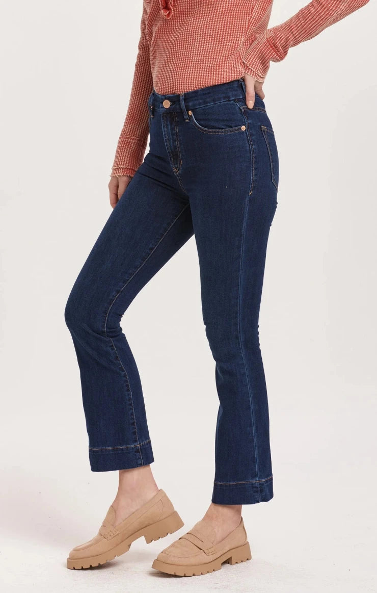 Jeanne Super High Rise Cropped Flare Jeans / Star Demand