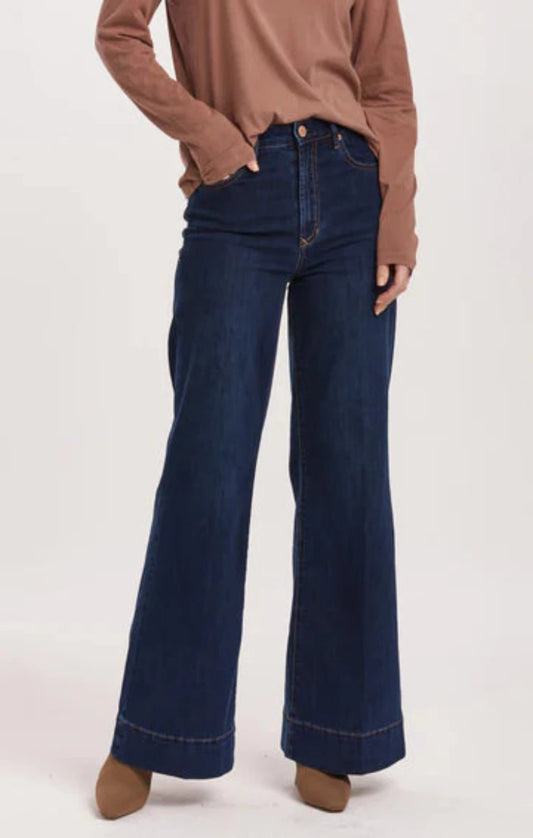 Fiona High Rise Wide Leg Jeans / Star Demand