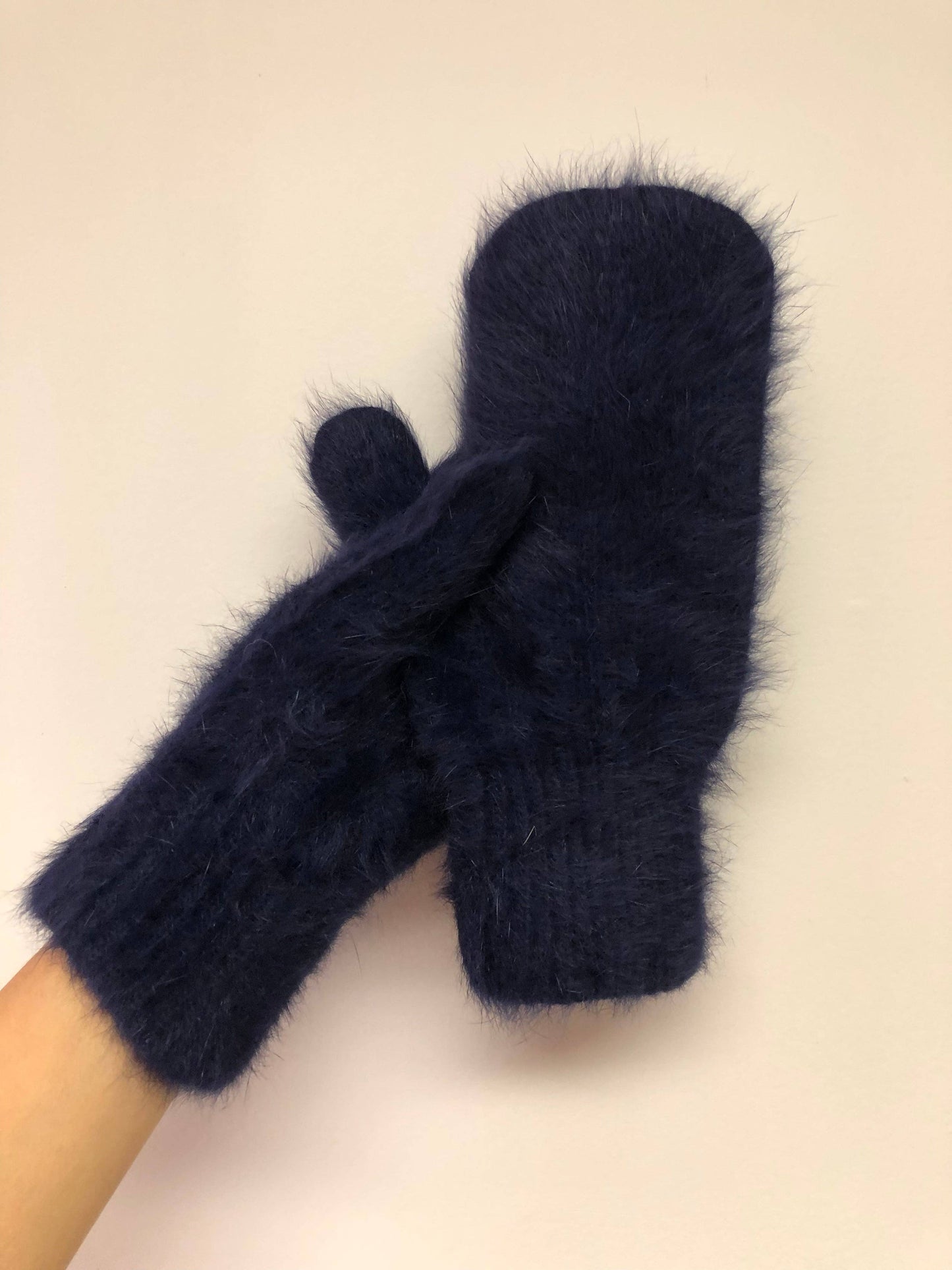 FLUFFY ANGORA MITTENS - neutral